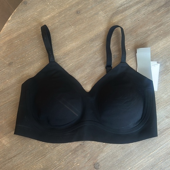 Calvin Klein Invisibles Lightly Lined Black Bralette Size L NEW - Picture 8 of 14
